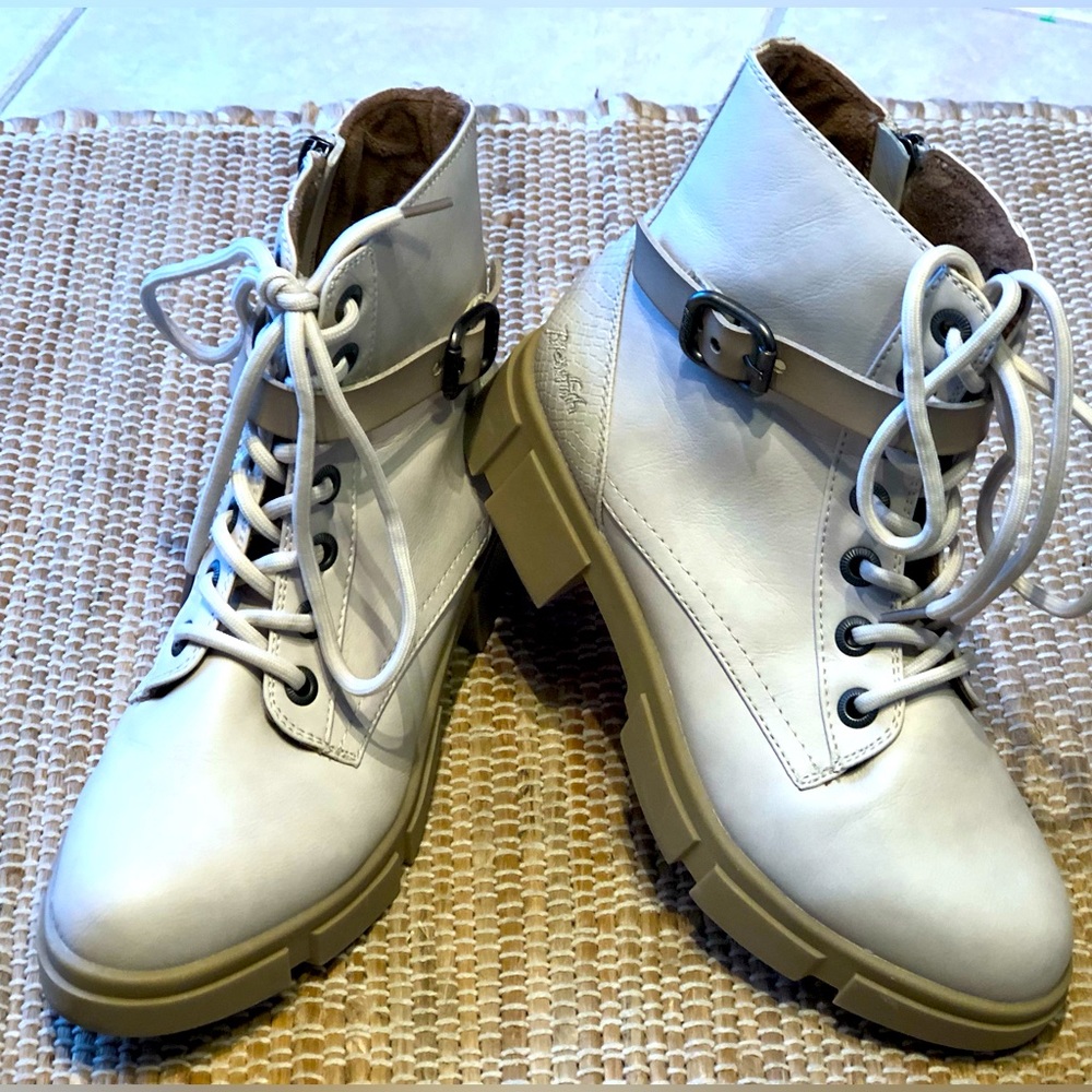 BLOWFISH MALIBU sz8.5 lug-sole,blockheel,blonde ankle boots Worn a couple times